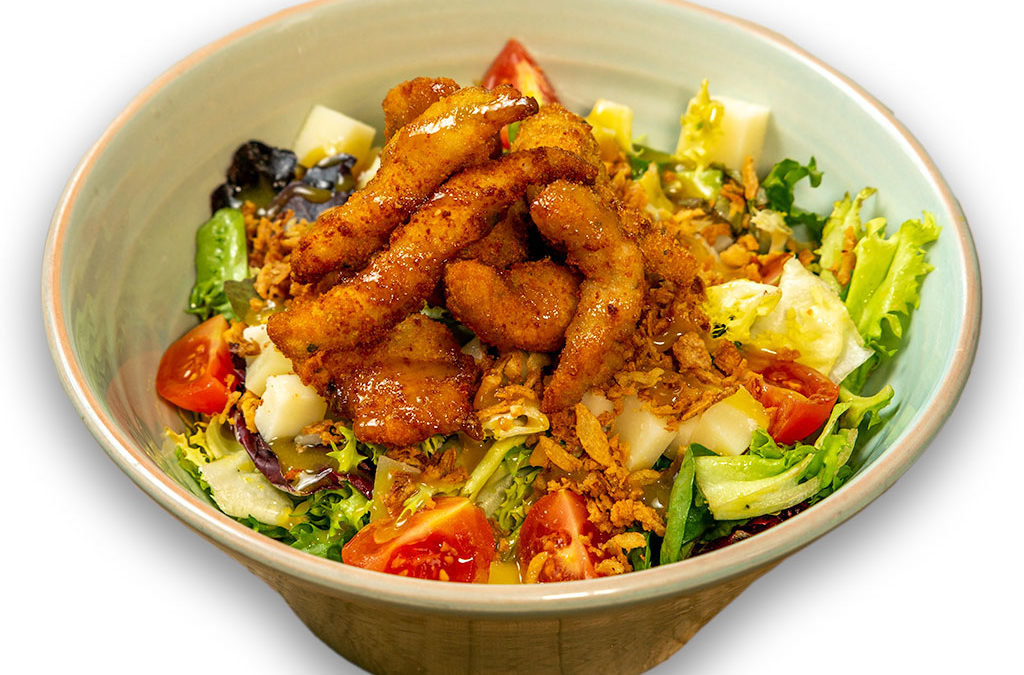 Ensalada de pollo crujiente con queso de cabra de “Los Balanchares” y bacon