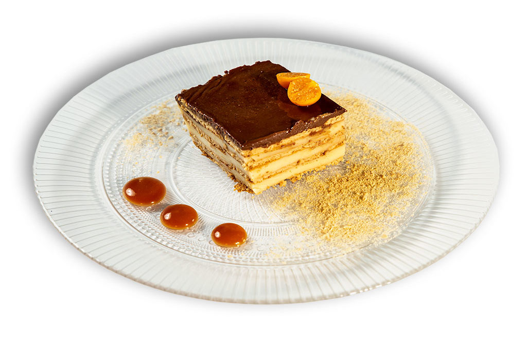 Tarta de galletas y chocolate con crema de vainilla al caramelo